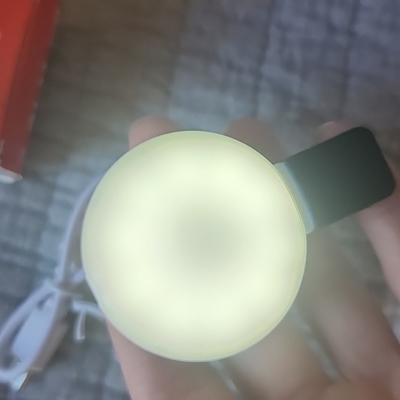 Free With Purchase Selfie Clip On Light - Picture 7 of 7